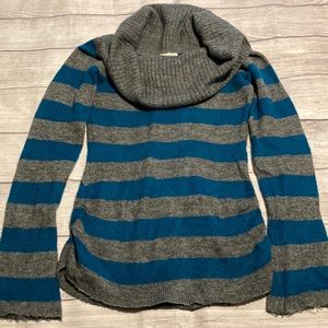 Juniors Love rocks L Sweater Blue&Gray